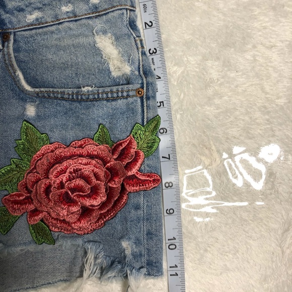 Zara denim cutoff shorts embroidered rose - Picture 7 of 8